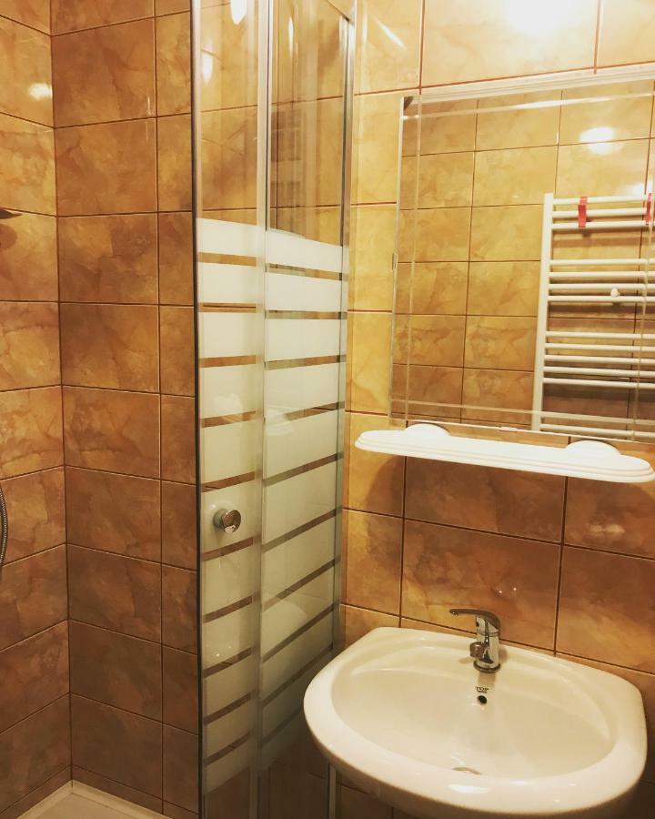 Casa Bucurr Hotel Afumati Ngoại thất bức ảnh