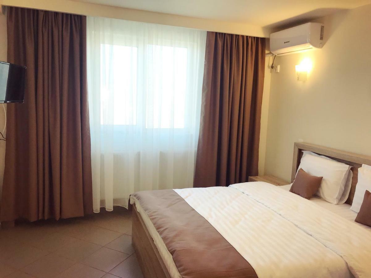 Casa Bucurr Hotel Afumati Ngoại thất bức ảnh