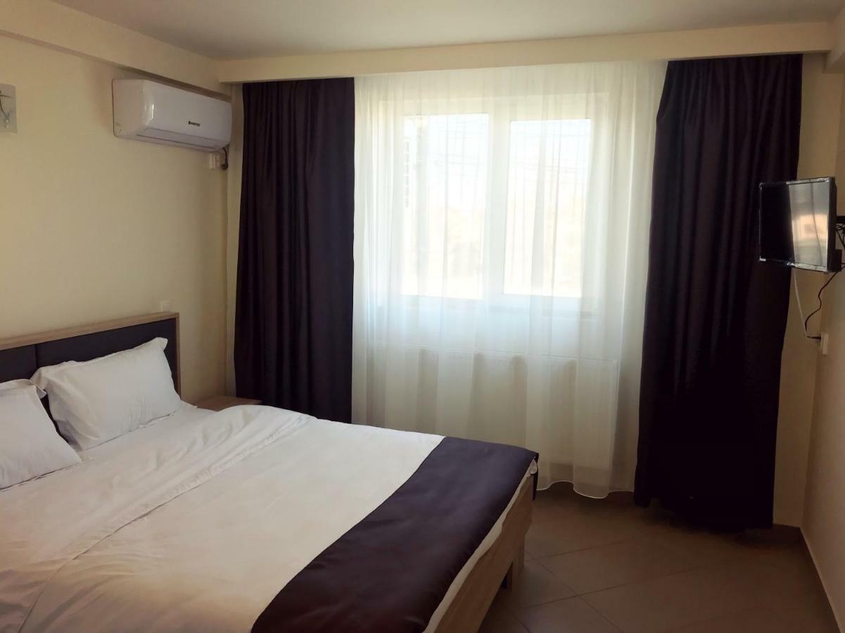 Casa Bucurr Hotel Afumati Ngoại thất bức ảnh